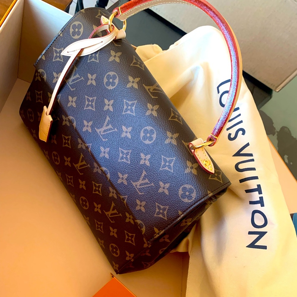 Louis Vuitton Cluny MM - Used a few times but in excellent condition
